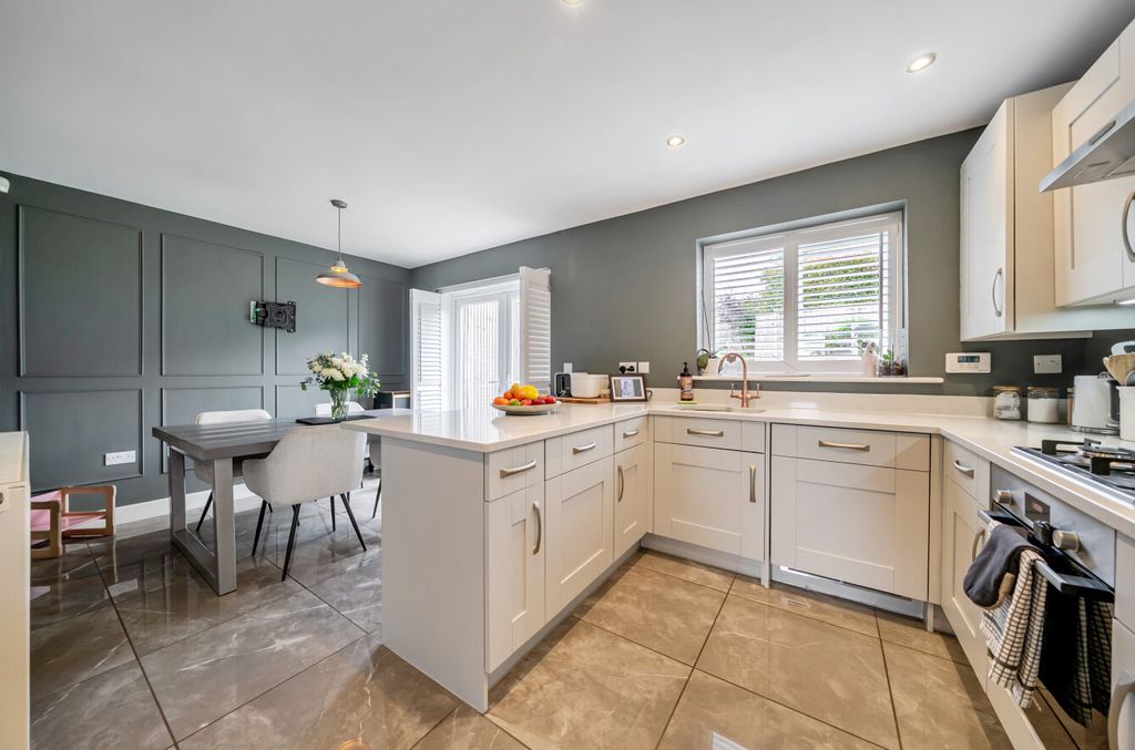 Property photo 3 of 18 1494320-6-6A5F530...