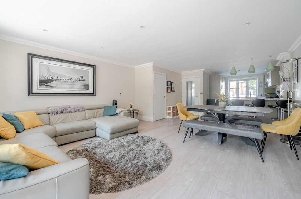 Property photo 3 of 21 1499943-5-6A6c886...