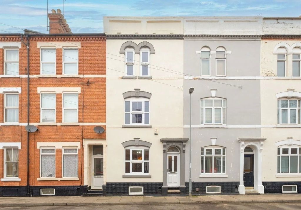 Property photo 1 of 25