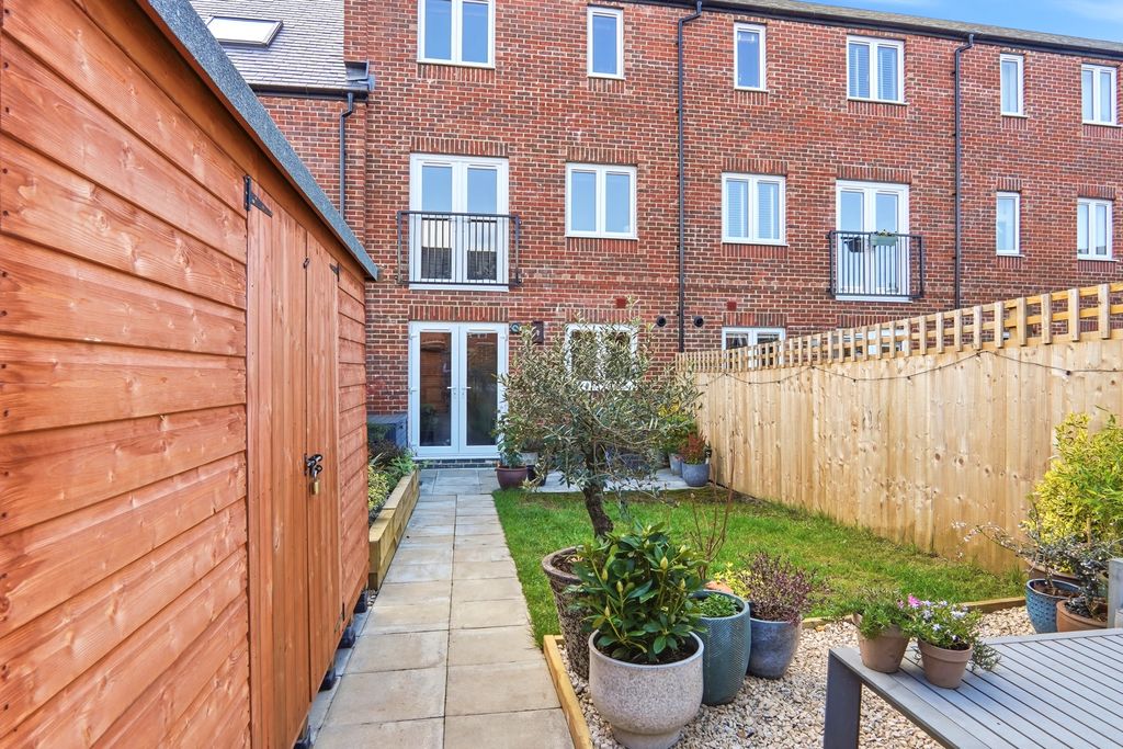 Property photo 3 of 30 Image010
