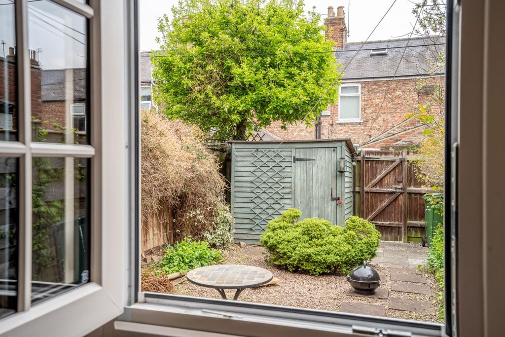 Property photo 2 of 16 Courtyard