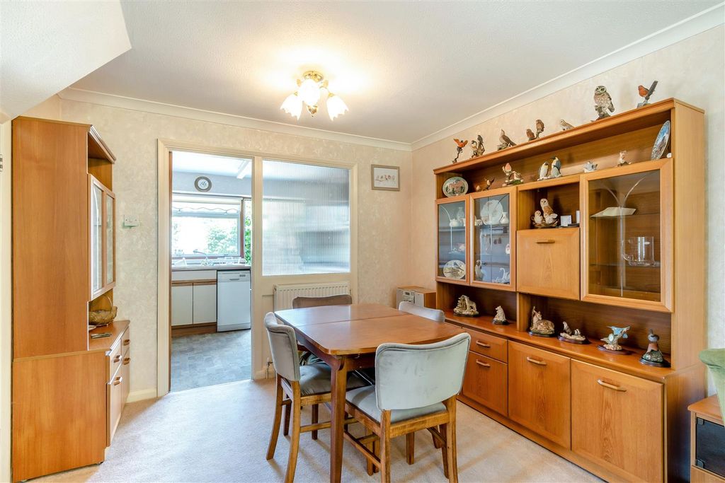 Property photo 3 of 20 8701766-Interior08.Jpg