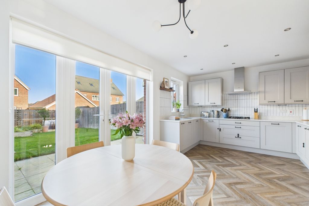 Property photo 2 of 15 Kitchen Diner