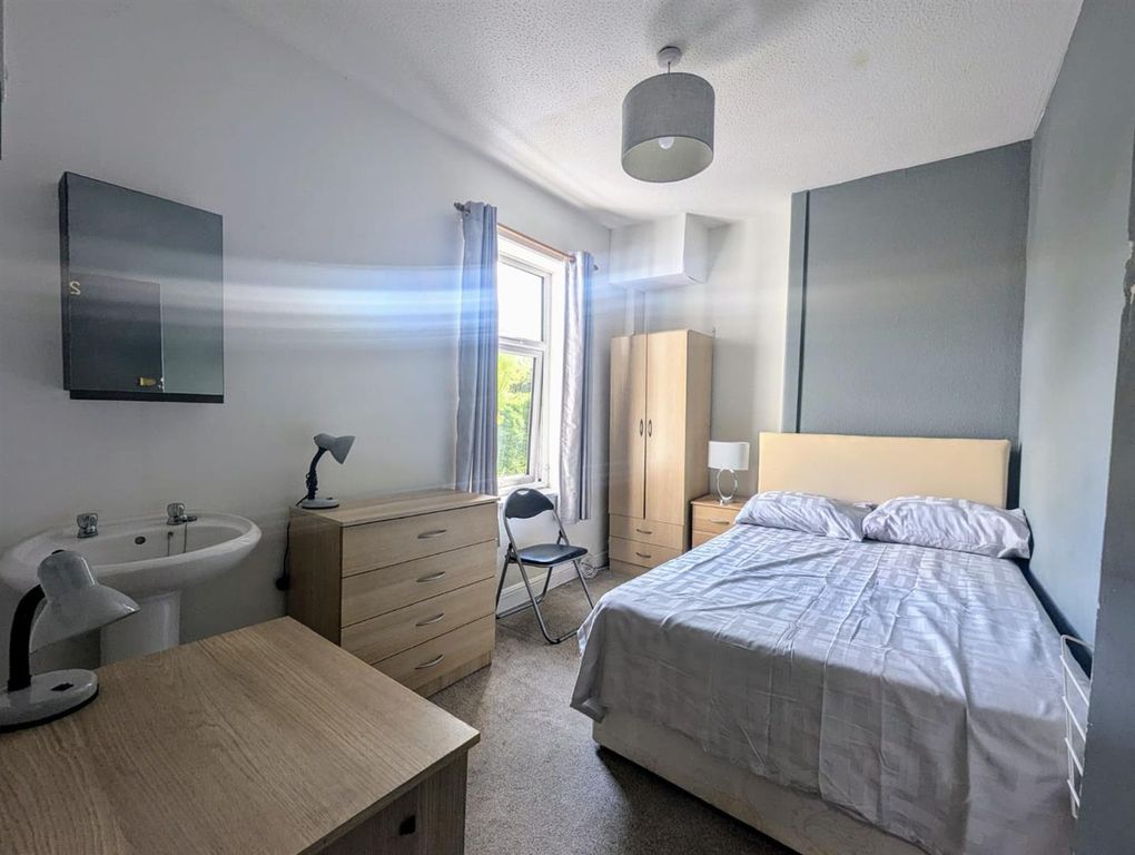 Property photo 2 of 8 59203Aac-75d6-44d6-9E56-5d5c451A099F.Jpg