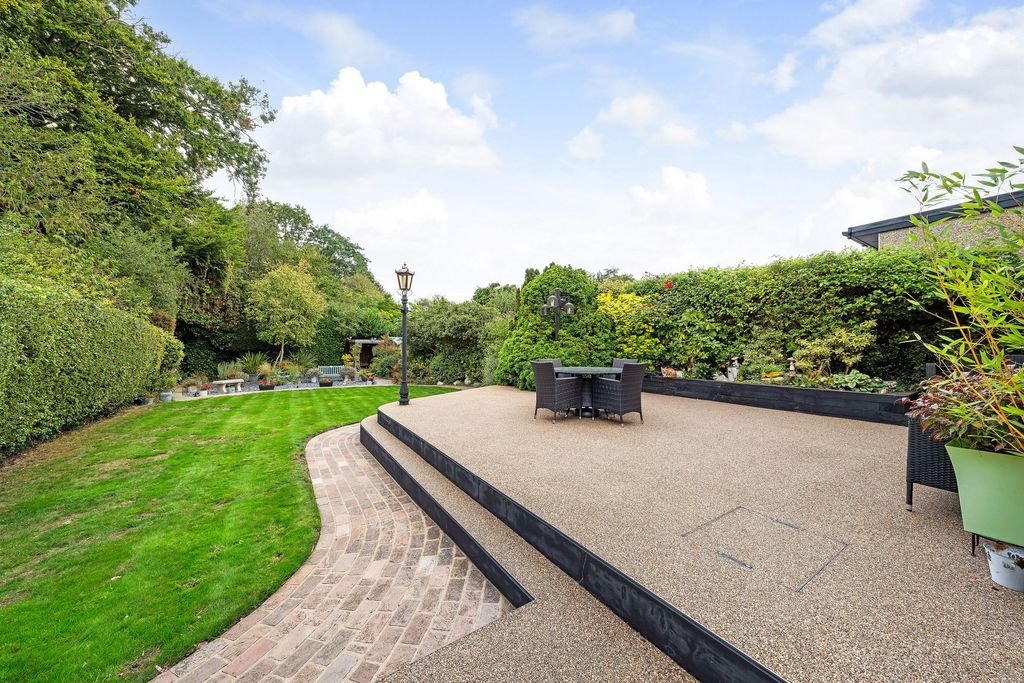 Property photo 2 of 19