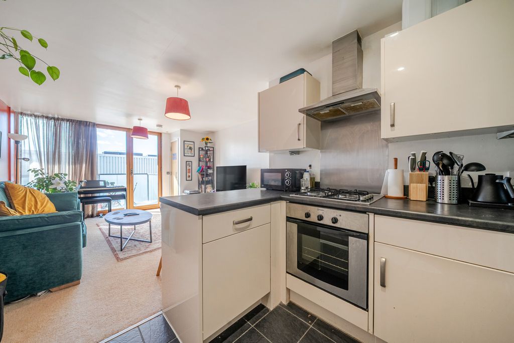 Property photo 2 of 13 1535754-5-1A13566...