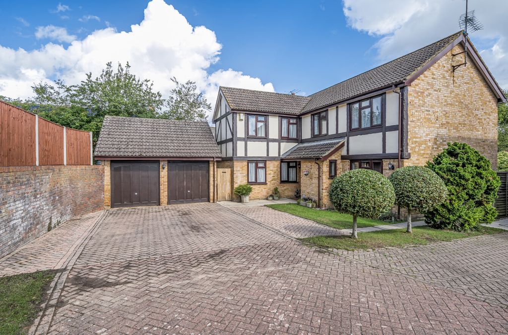 Property photo 1 of 27 1353215-22-68c2Ea...