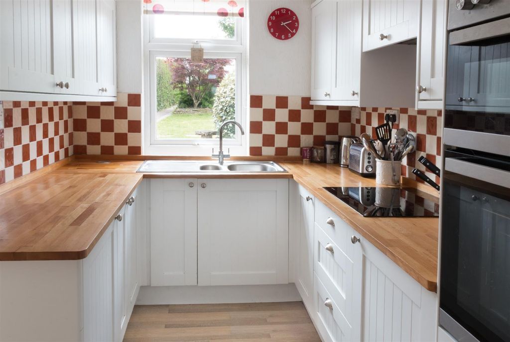 Property photo 2 of 17 Kitchen