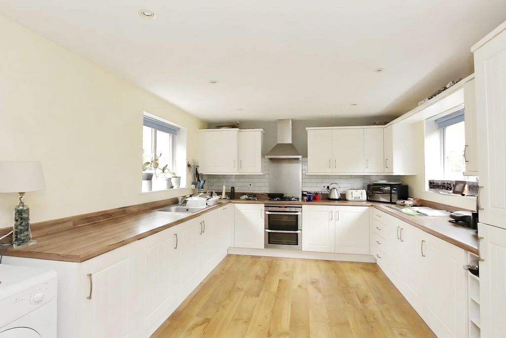 Property photo 3 of 15 Kitchen
