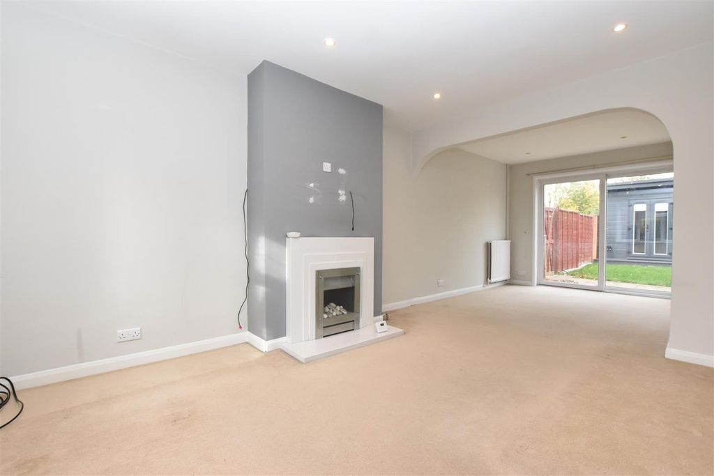 Property photo 2 of 12 Living Room