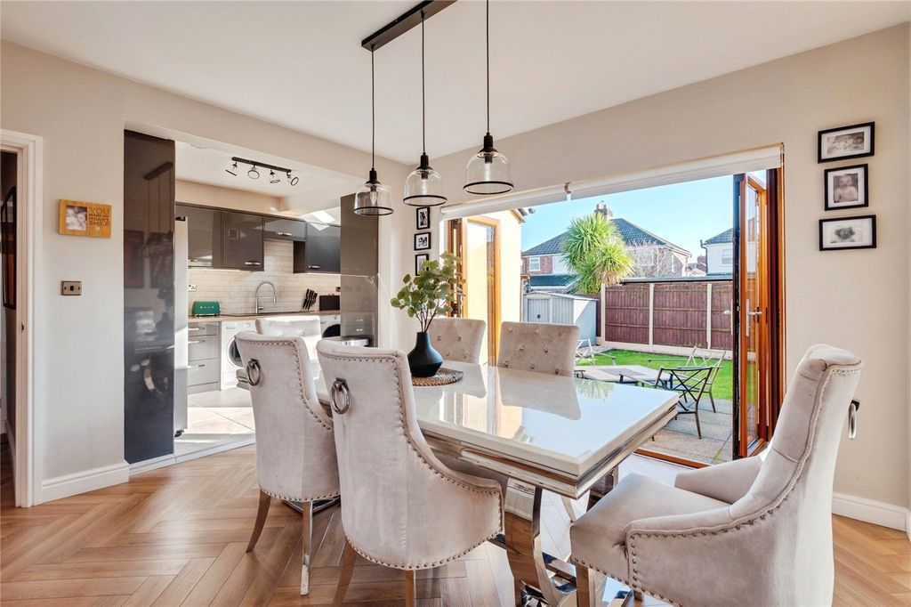 Property photo 2 of 19 Picture No. 25