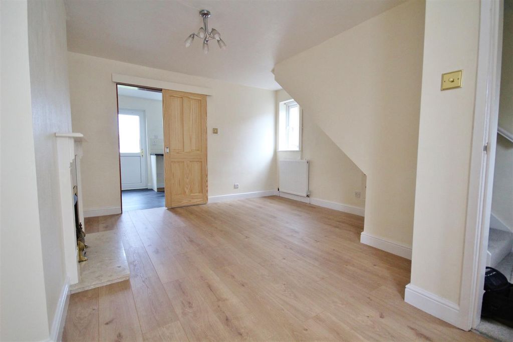 Property photo 3 of 10 Lounge