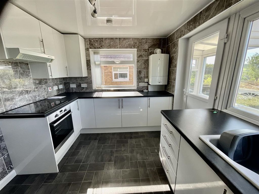 Property photo 2 of 21 307A9Fd6-1Ae7-4F25-8D7E-4Bb8996D19E7.Jpeg