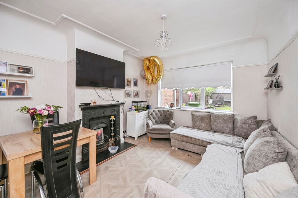 Property photo 3 of 13 Pbox-Img.Jpg