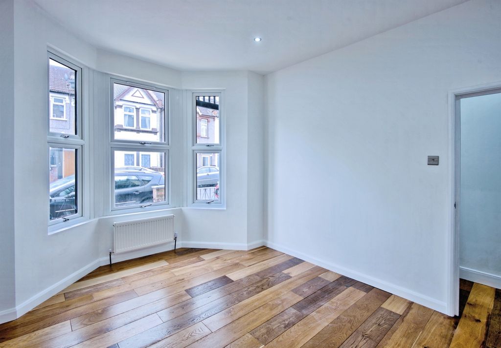 Property photo 2 of 26