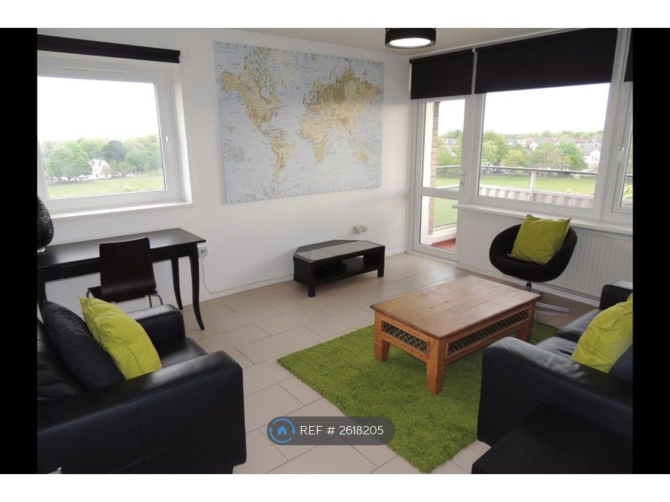 Property photo 1 of 13 Livingroom