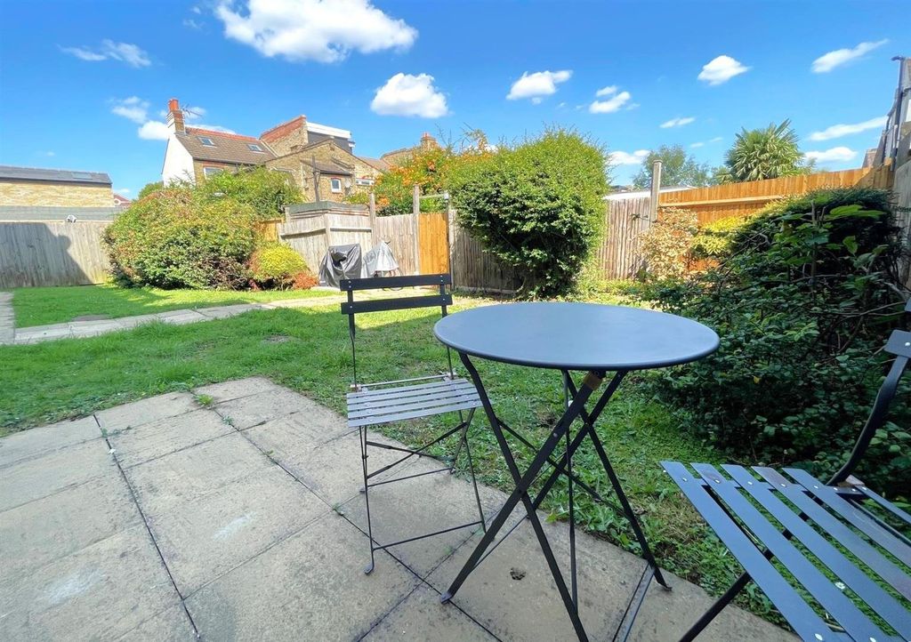 Property photo 3 of 8 Picture No. 05