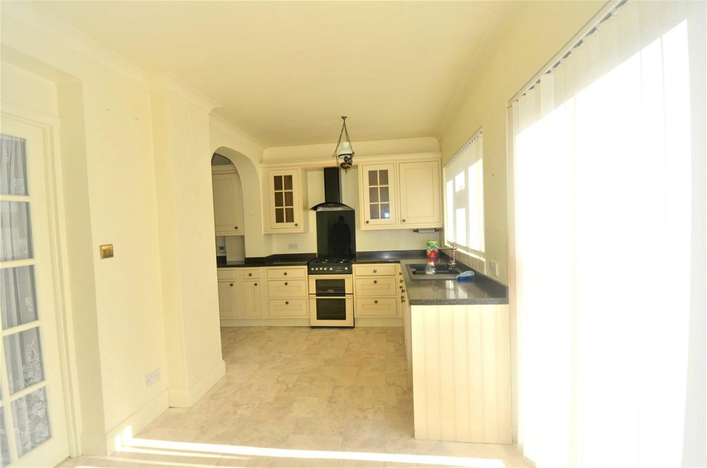 Property photo 1 of 9 Three Bedroom House