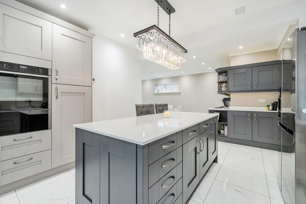 Property photo 2 of 23