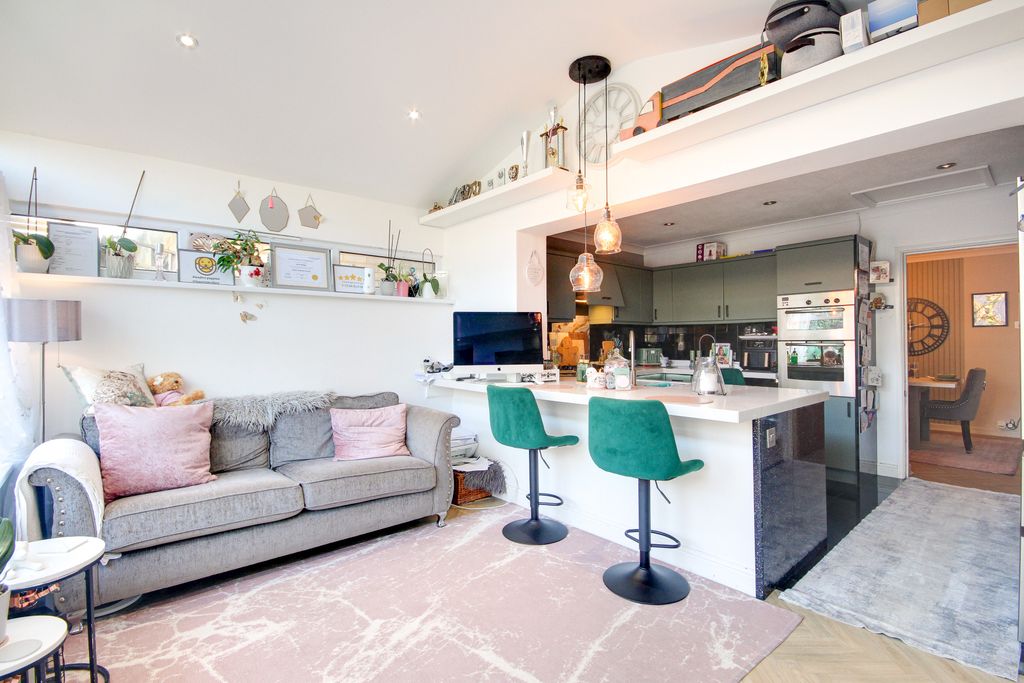 Property photo 2 of 19