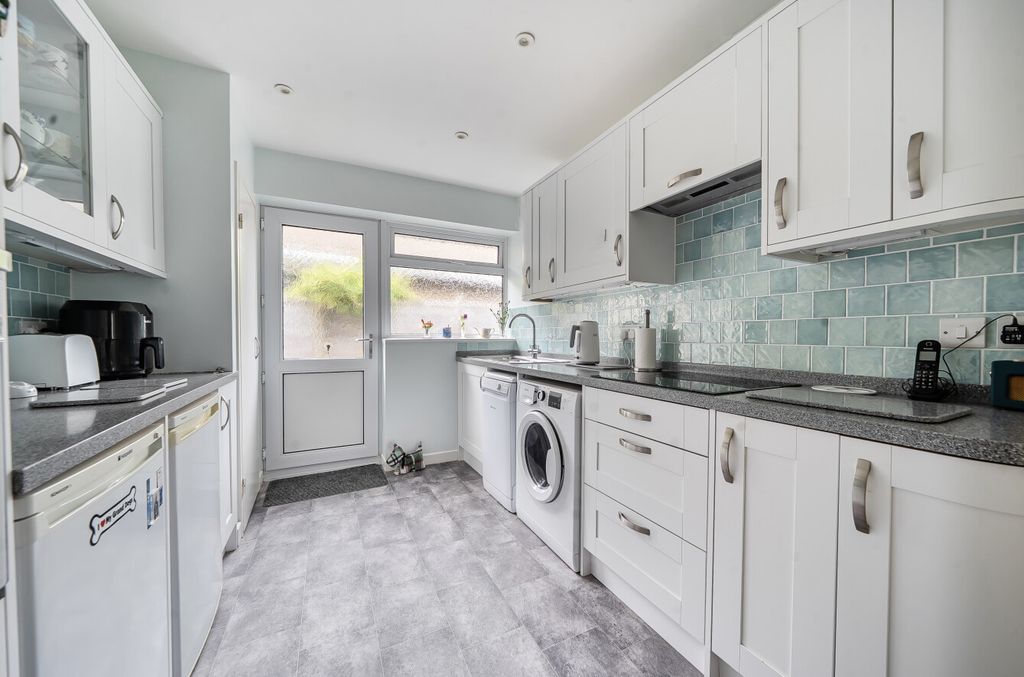 Property photo 2 of 15 1440332-14-69d7Cb...