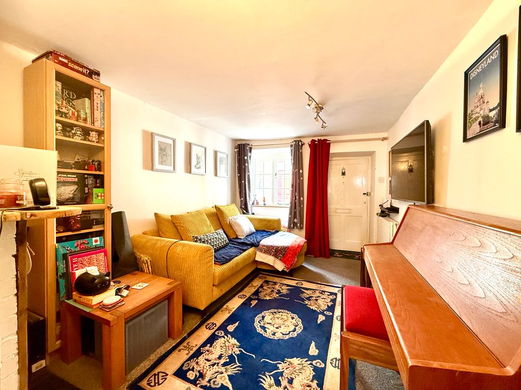 Property photo 3 of 18 Lounge