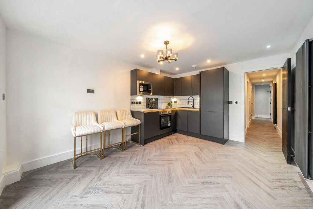 Property photo 2 of 10 1469469-9-6A1864B...