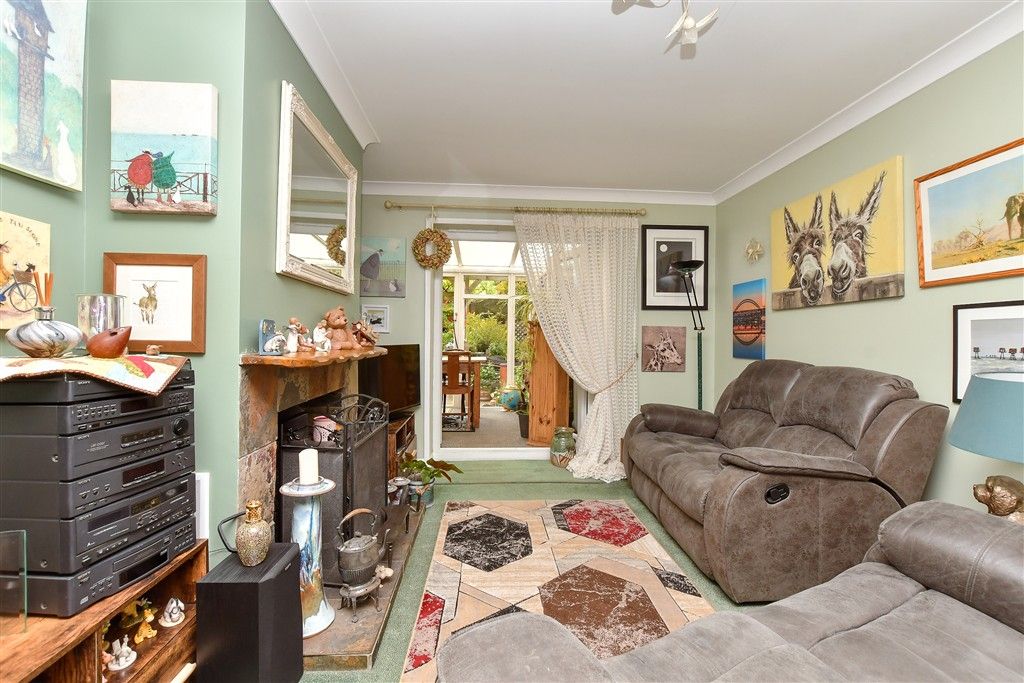 Property photo 3 of 13 Lounge