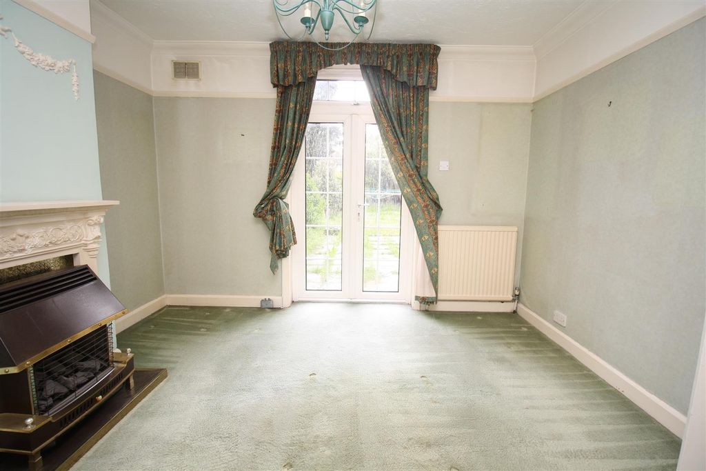 Property photo 3 of 19 Dining Room