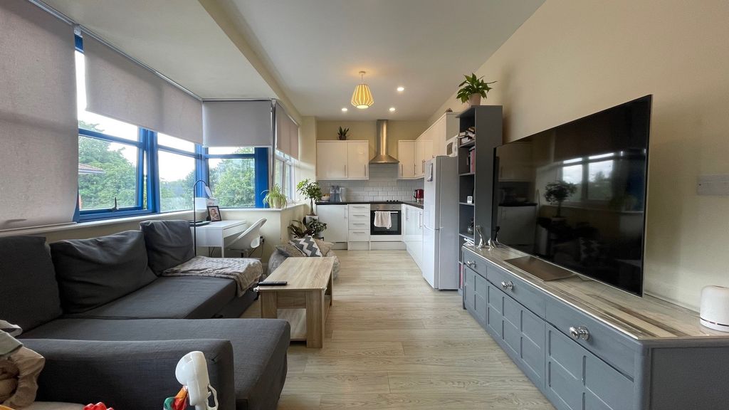 Property photo 2 of 7 Living Room