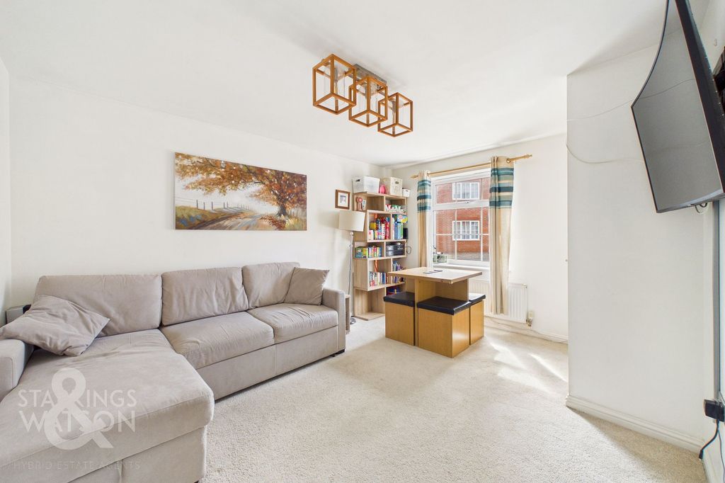 Property photo 2 of 25