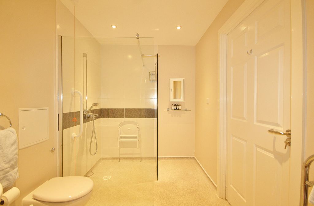 Additional image 8 of 2 bed flat for saleFernleigh, Witney OX28