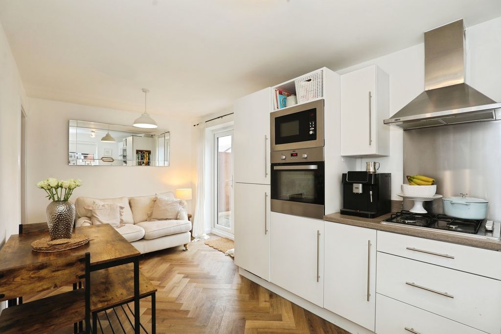 Property photo 3 of 24 Pbox-Img.Jpg