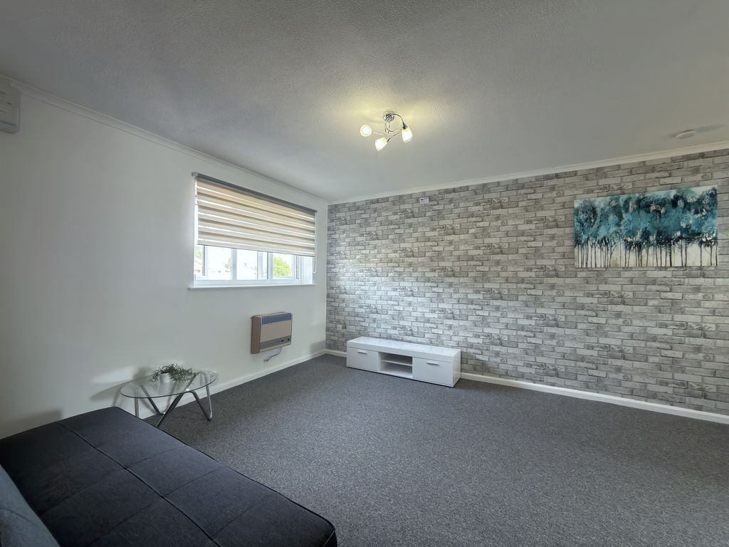 Property photo 2 of 7 Lounge