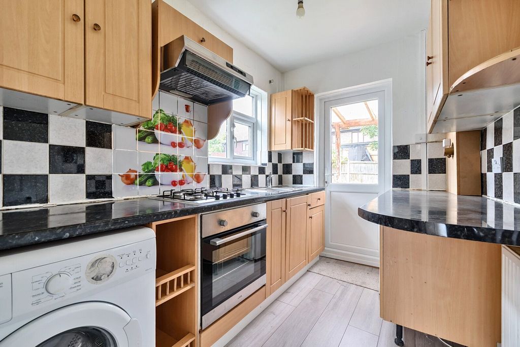 Property photo 2 of 10 Kitchen