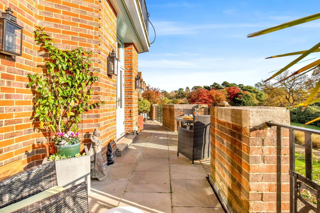 Property photo 1 of 30