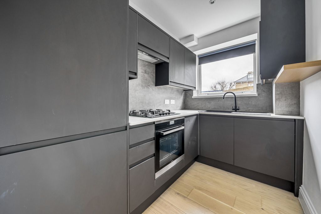 Property photo 2 of 9 Kitchen