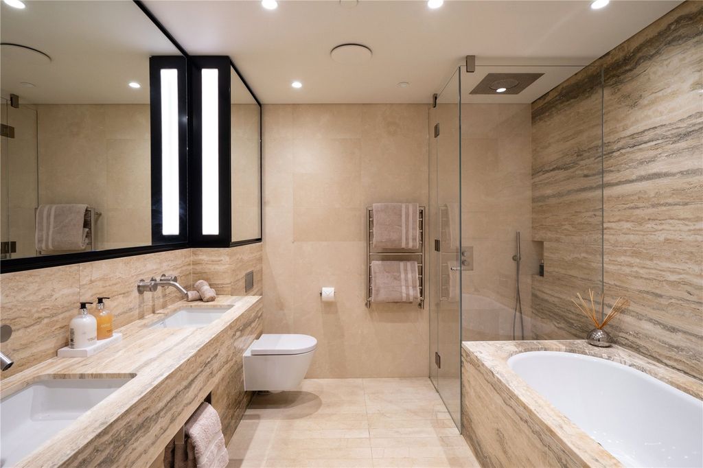 Property photo 3 of 28 Bathroom