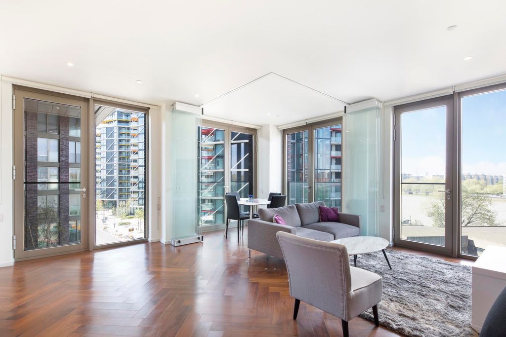 Property photo 2 of 22