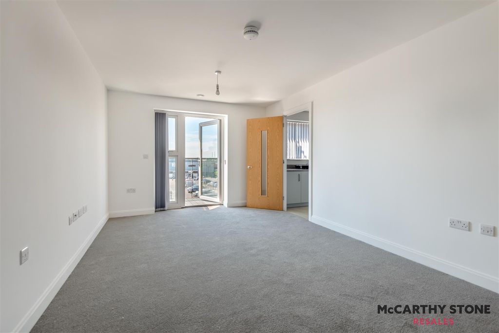 Property photo 2 of 17 8614896-Interior04.Jpg