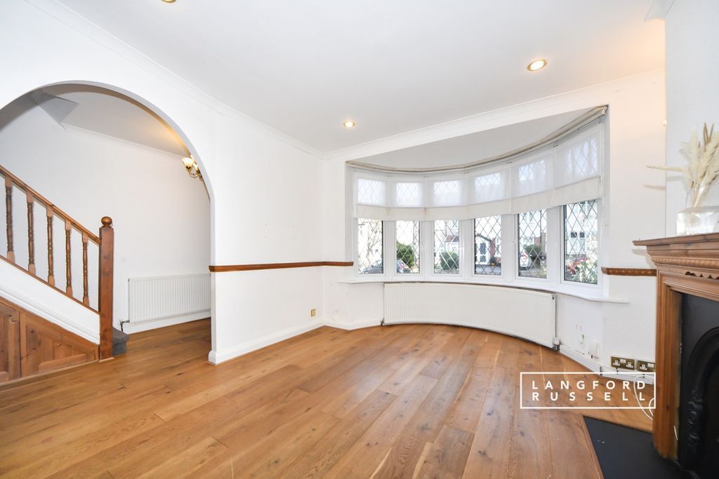 Property photo 3 of 11 Reception