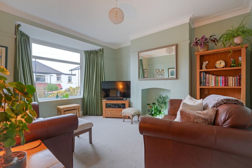 Property photo 3 of 27 Living Lounge