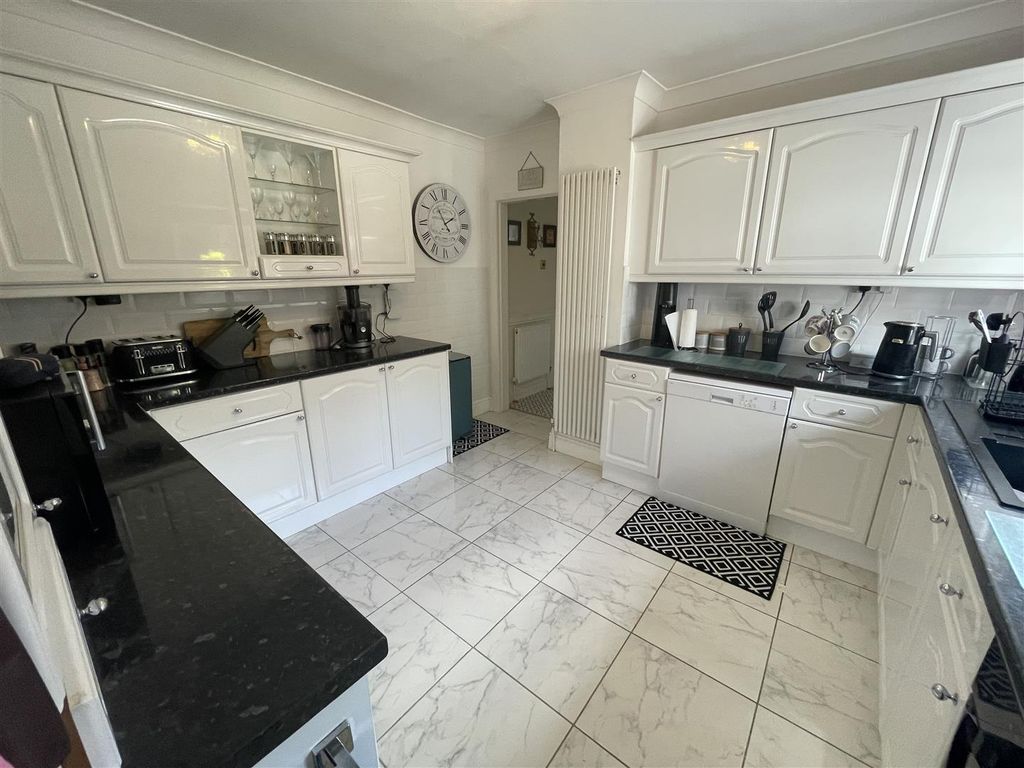Property photo 2 of 20 14 Hermitage 4.Jpg