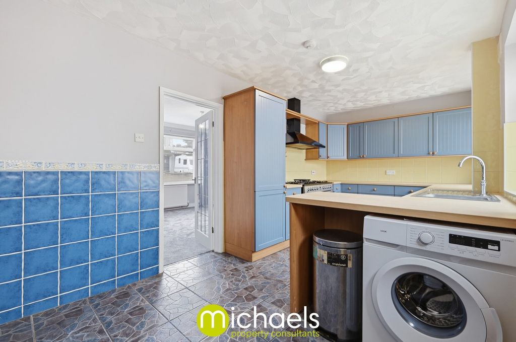 Property photo 3 of 19