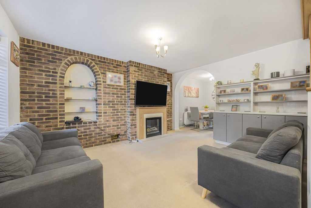 Property photo 2 of 22