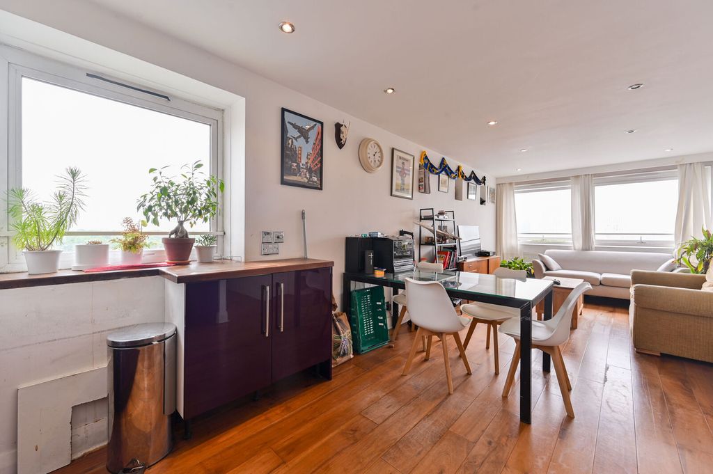Property photo 3 of 12