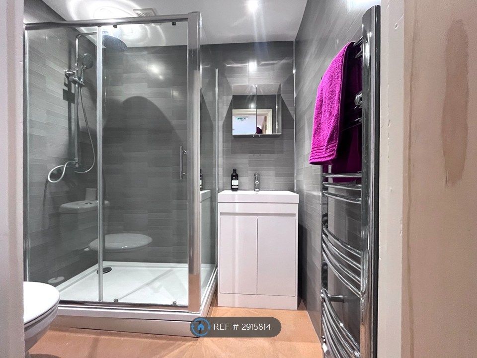 Property photo 3 of 7 Bathroom