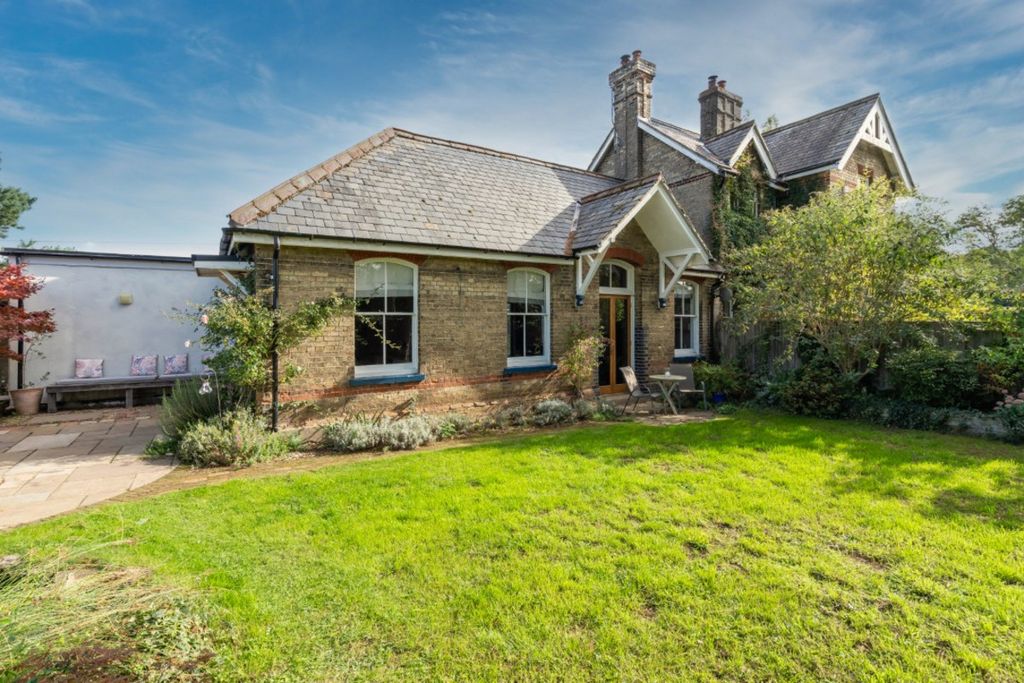 Property photo 1 of 28