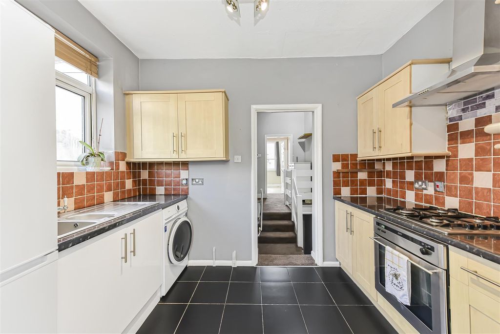 Property photo 2 of 18