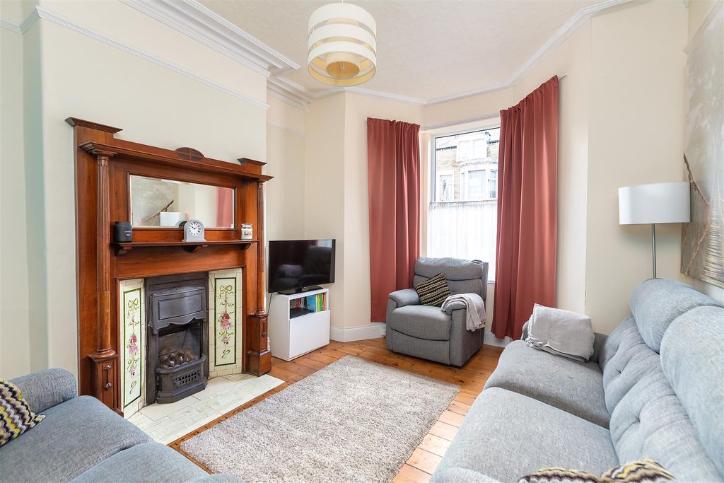 Property photo 2 of 25